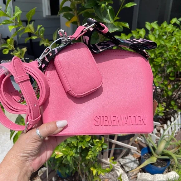 STEVE MADDEN BMAGEEE Crossbody Bag In Raspberry w/Air Pod Case - Picture 4 of 14